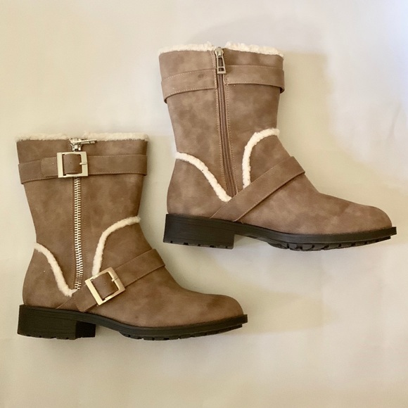 🥾 LIKE NEW WOMENS BOOTS size 8 1/2 🥾 - Picture 4 of 4